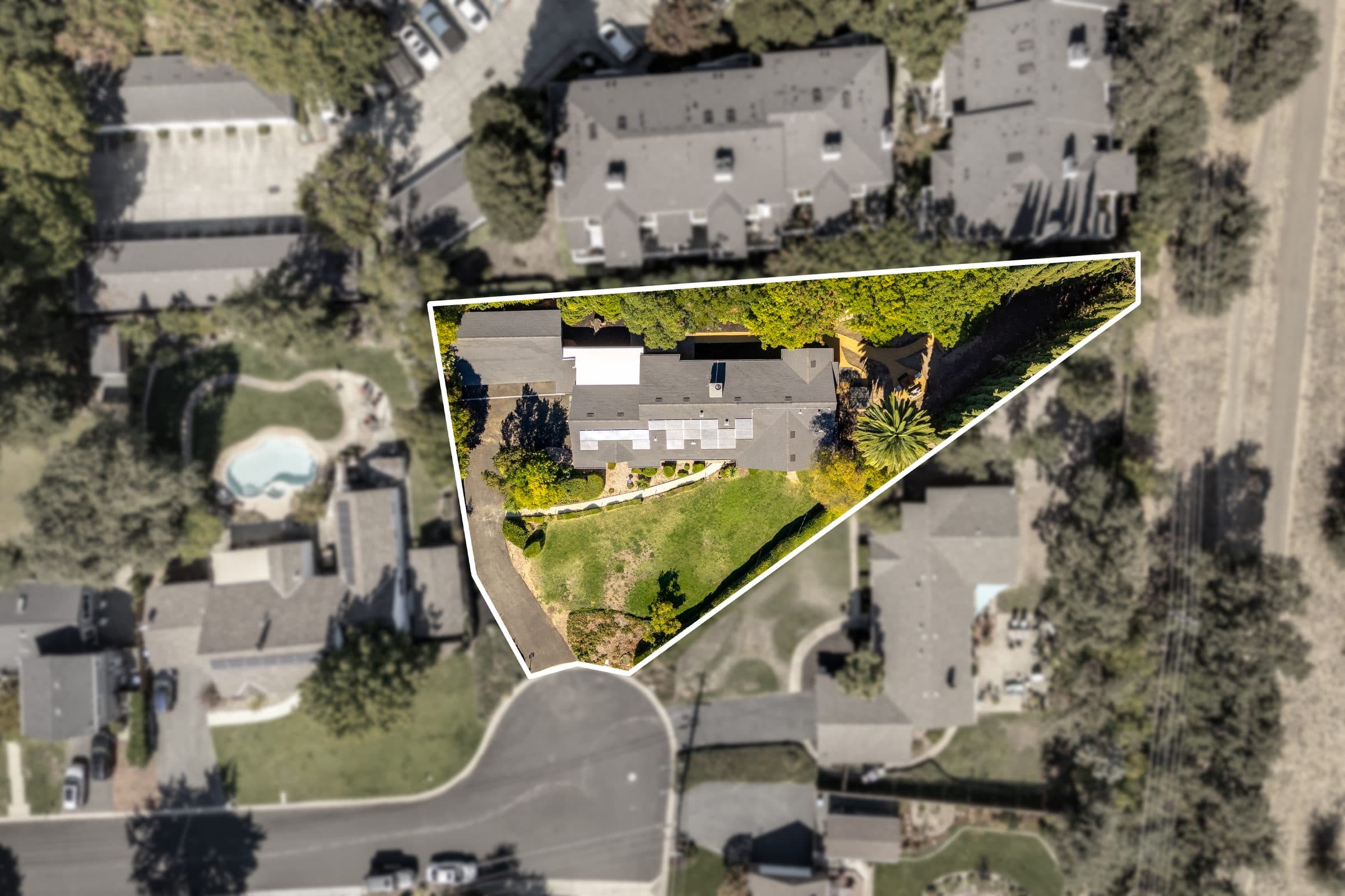 48 Kingston Place. The parcel from above, its boundary outlined, at the end of the cul-de-sac.