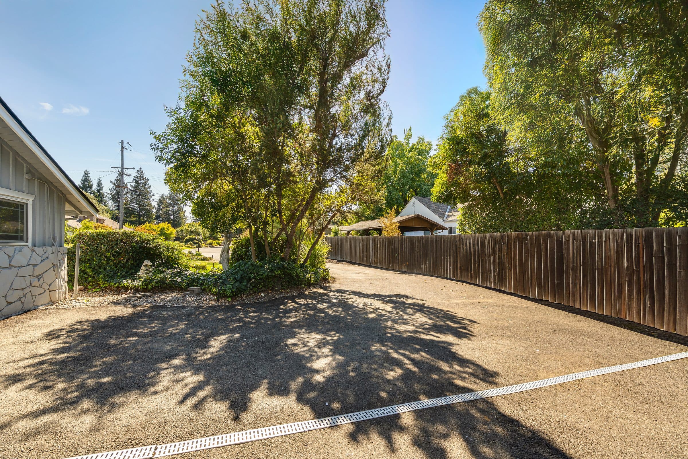 48 Kingston Place. The driveway alongside the house.