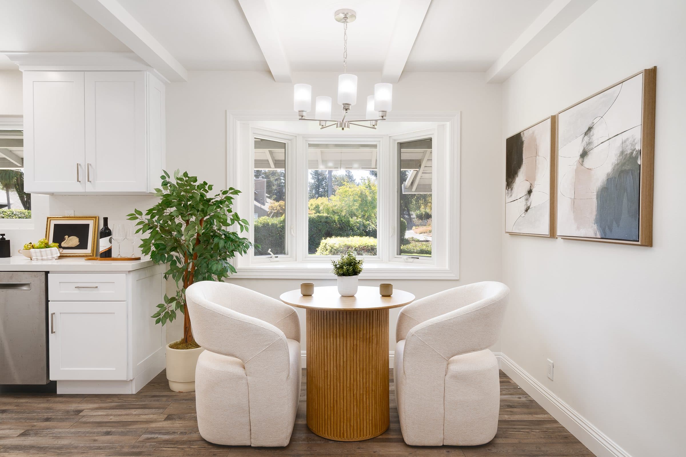 48 Kingston Place. The breakfast nook in the bay window.