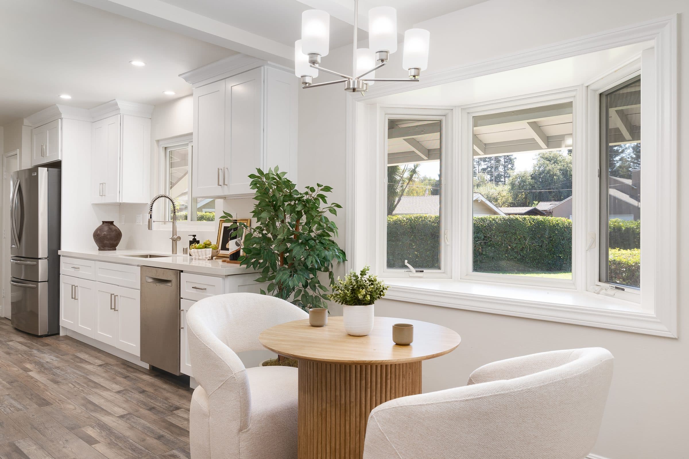 48 Kingston Place. The breakfast nook beside the kitchen.