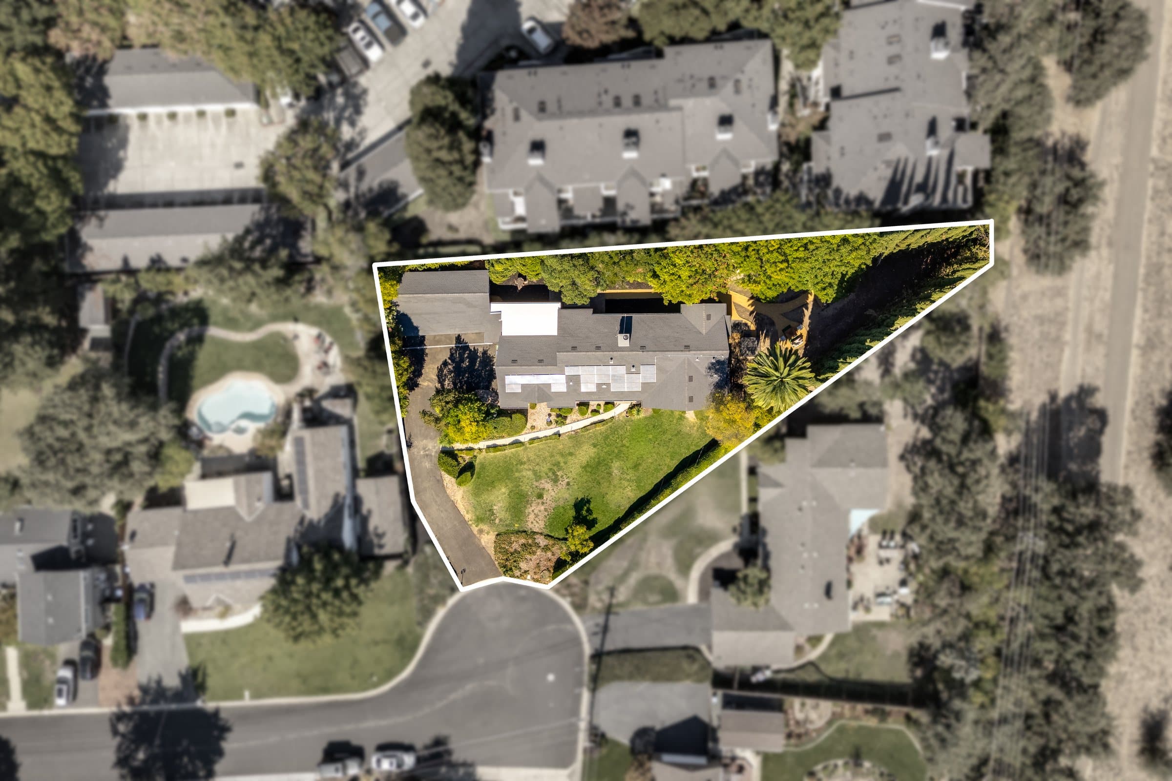 48 Kingston Place from above, the parcel boundary outlined.